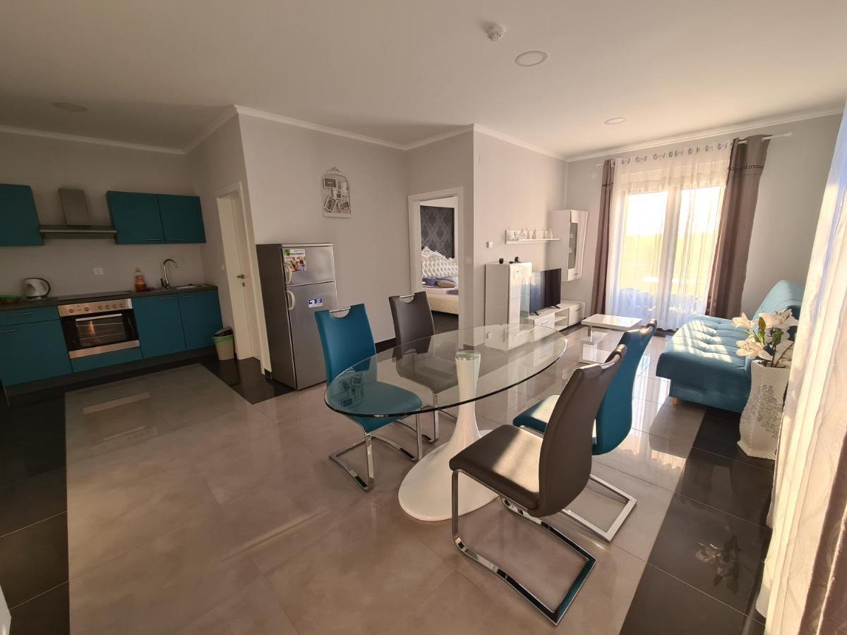 Diamond Hotell Nin Eksteriør bilde