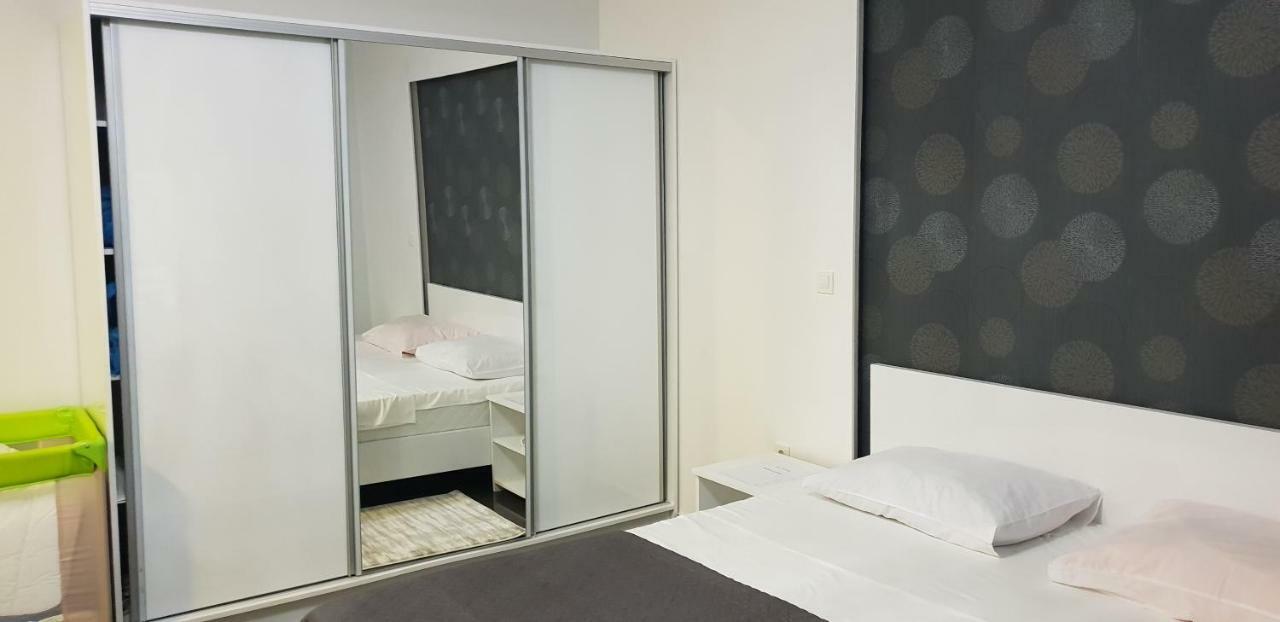 Diamond Hotell Nin Eksteriør bilde