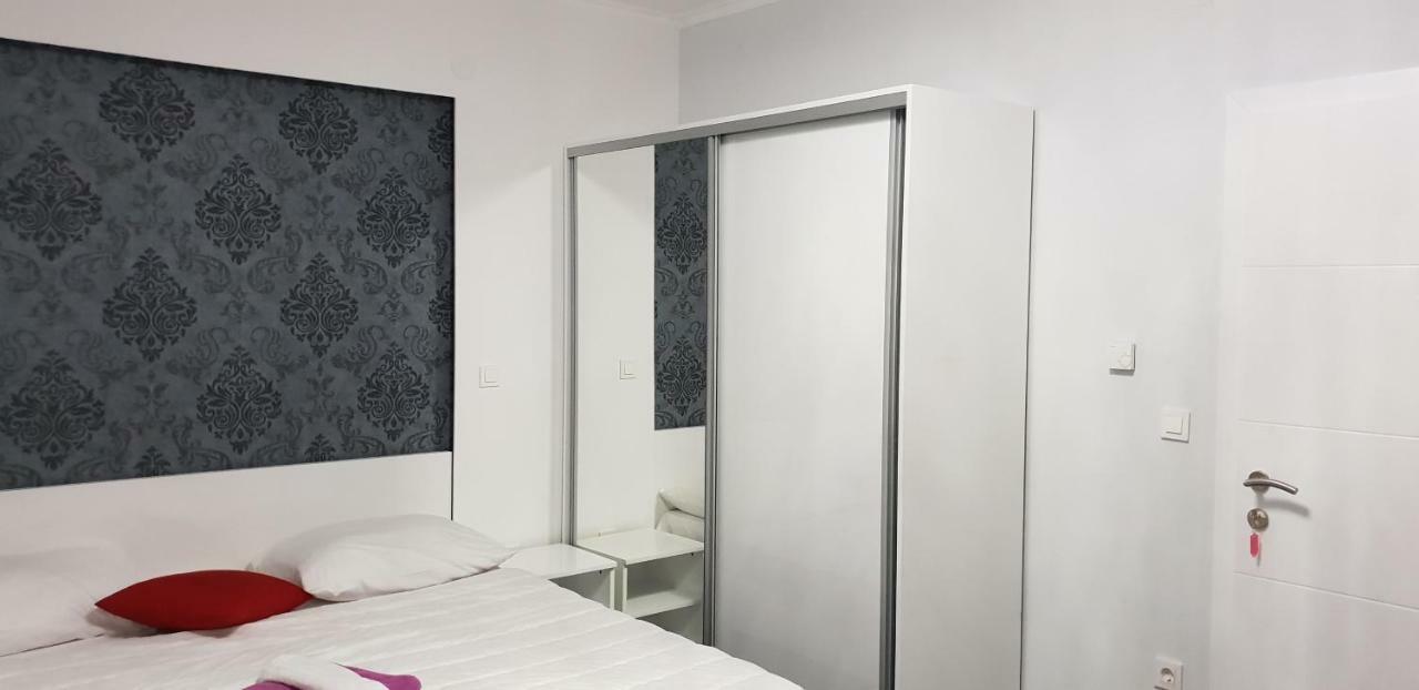 Diamond Hotell Nin Eksteriør bilde